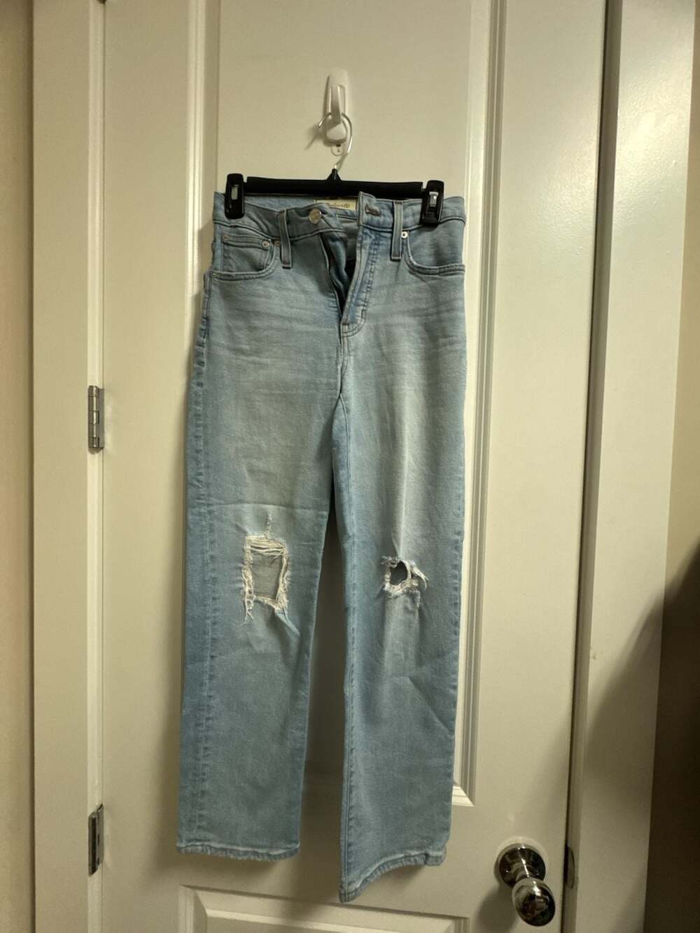 Madewell The Perfect Vintage Straight Jean in Light Wash with Rips 23P